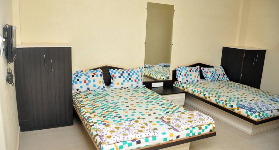 Shri Swayambhu Lodge, Ganpatipule 5